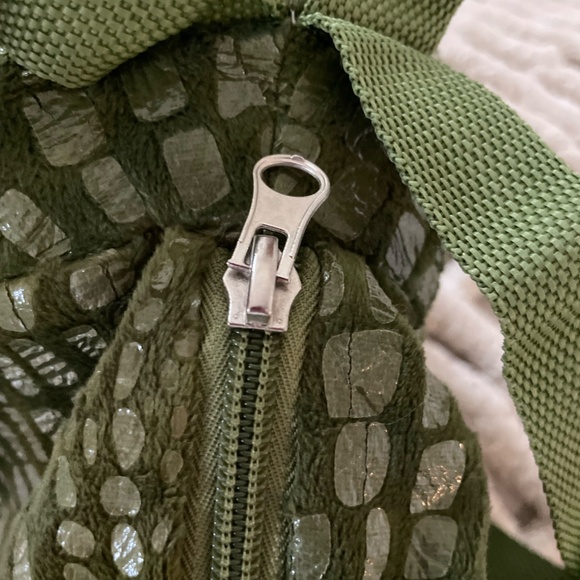 T-REX KIDS PLUSH BACKPACK - Picture 9 of 14